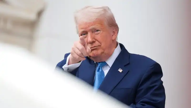 Adalet Bakanlığı'ndan Şok Açıklama: Trump'ın Epstein Belgelerinde Adı Geçiyor Mu?
