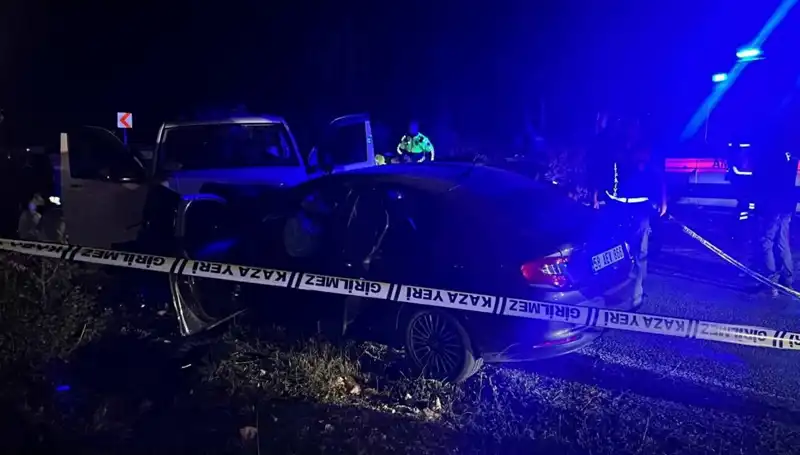 Ters Şeritte Giden Minibüs Kaza Yaptı: 1 Kişi Hayatını Kaybetti, 8 Yaralı