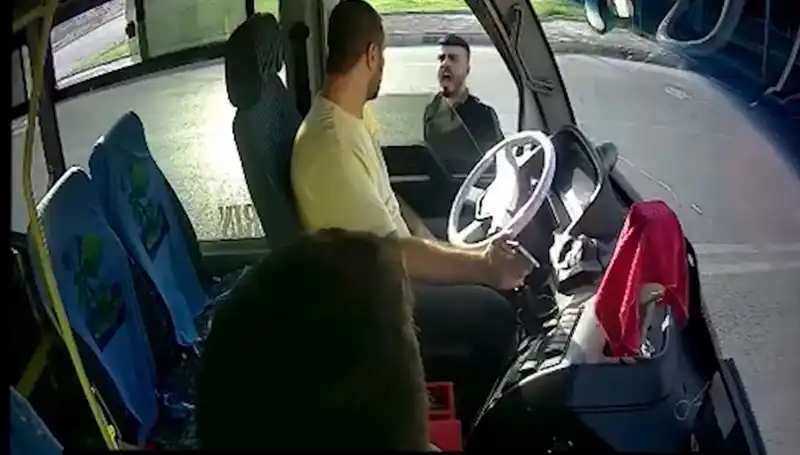 Antalya'da Bıçakla Otobüs Şoförüne Saldıran Şahıs Yakalandı