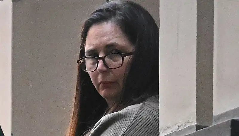 Zehirli Mantarlar: Renkli Tabakların Suçu ve Sırları