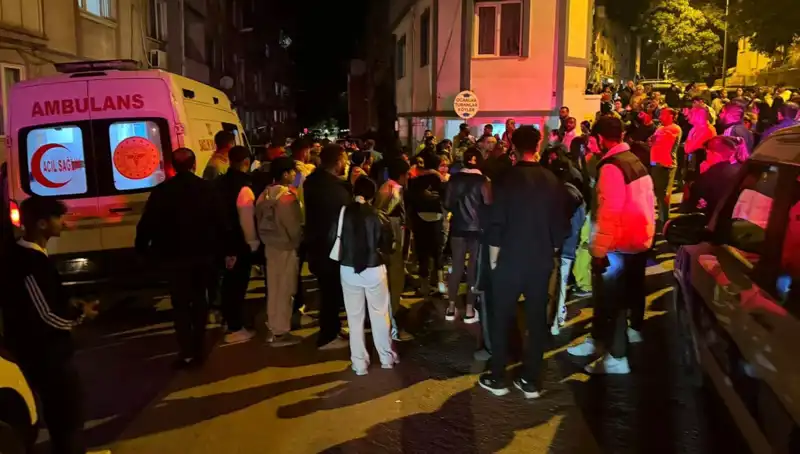 Balıkesir'de Sokak Kavgası: Bir Kişi İki Farklı Silahla Yaralandı