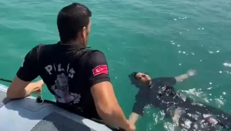 Baraj Gölüne Düşen Kadını Gemilerle Kurtarma Operasyonu