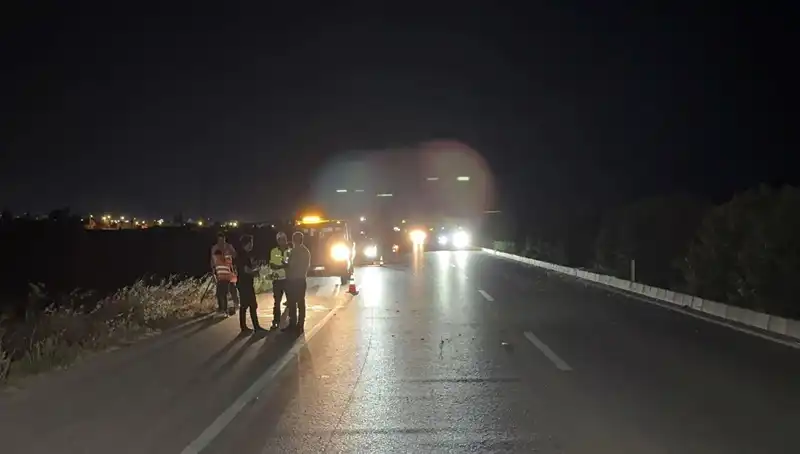 Adana'da Üç Araçlı Zincirleme Trafik Kazası: Şoke Eden Görüntüler!