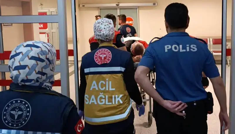 Polis Ekipleri Kaza Yaptı: İki Yaralı, Olayın Ardındaki Gizem Ne?