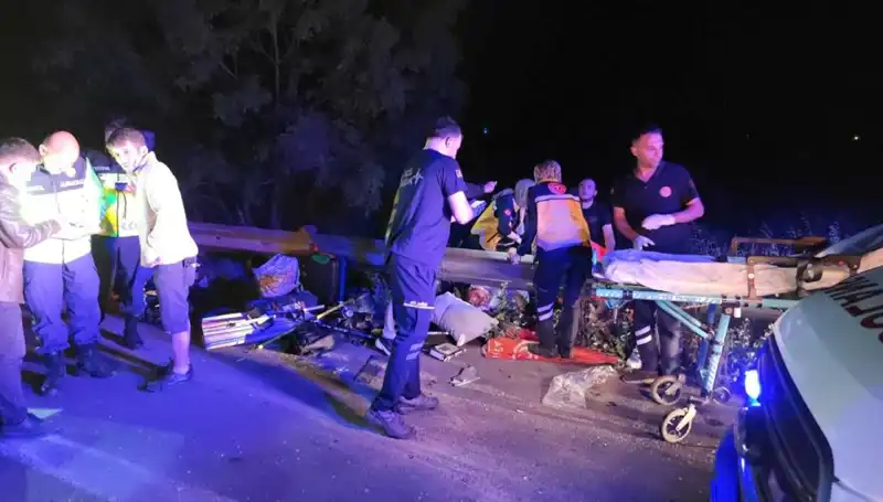 Minibüs Kazasında Şaşırtıcı Olay: Yolcular Savruldu!