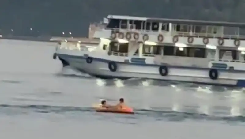 Sarıyer Sahilinde İki Çocuk Denize Açıldı: Ebeveynler Şoke Oldu