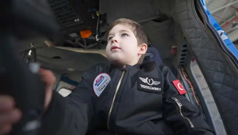 Minik Ziyaretçiler TUSAŞ'ı 23 Nisan'da Şenlendirdi