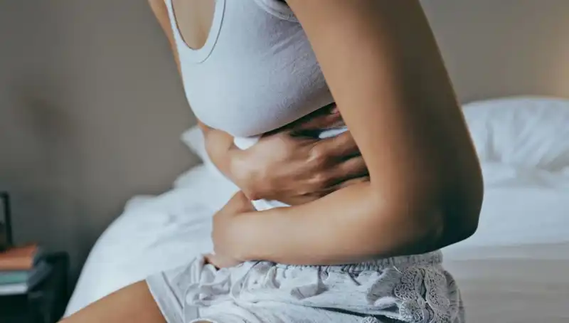 Aylarca Göz Ardı Edilen Belirtinin Sonucu: 22 Yaşında Bağırsak Kanseri Teşhisi