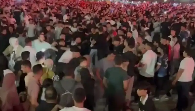 Geceyi Kanlı Bitiren Konserde Bıçaklı Kavga: Üç Yaralı!