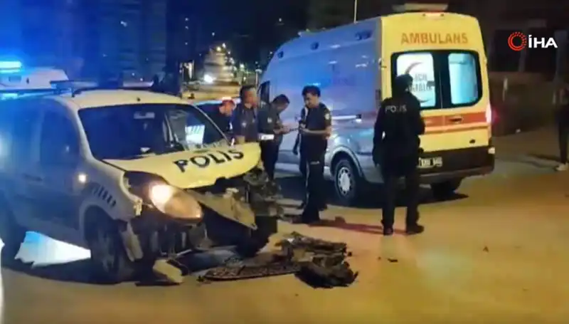 Ankara'da Şok Kaza: Hafif Ticari Araç Polis Araçla Çarpıştı