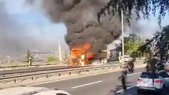 D-100'de TIR Yangını: Trafik Adeta Durma Noktasına Geldi