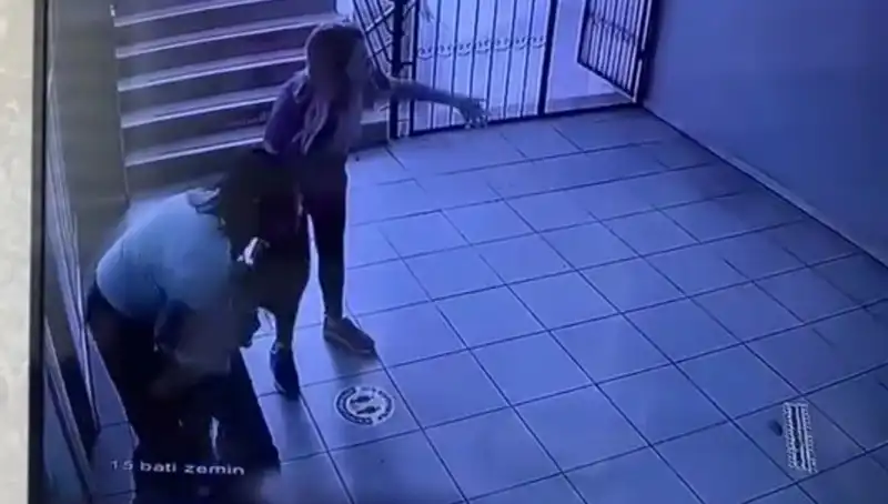 Öğretmenin Aniden Gelişen Durumda Heimlich Manevrası ile Hayat Kurtardığı Olay