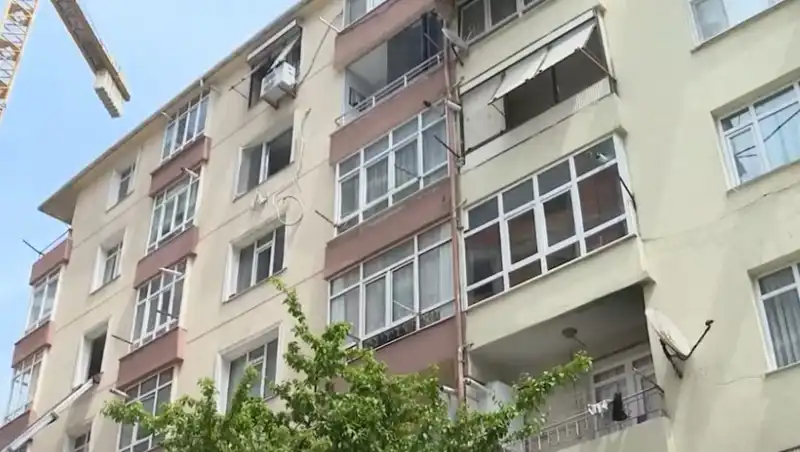 İstanbul'da Kolon Patlaması: 96 Dairelik Site Acil Tahliye Ediliyor!
