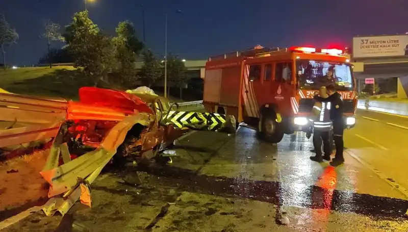 Bariyerin Dehşeti: Otomobile Saplanarak Sürücüyü Ağır Yaraladı