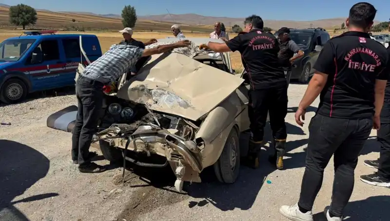 Kahramanmaraş'ta Korkutan Kazada Kamyonet ve Otomobil Çarpıştı