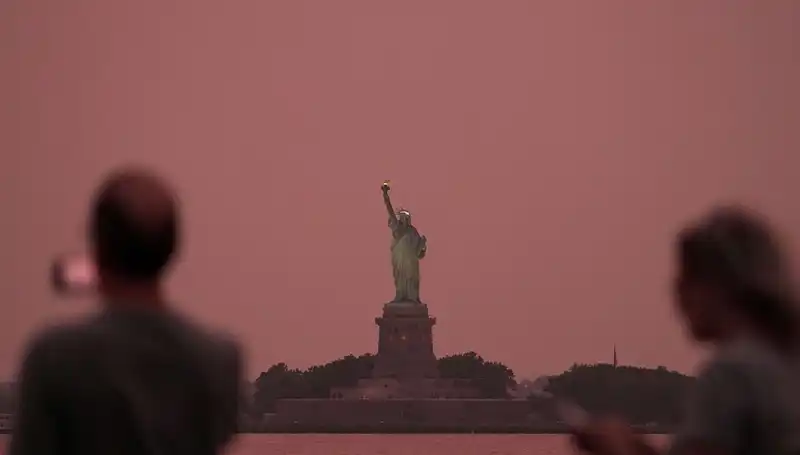 Kanada Yangınlarının Dumanı New York'u Süper Yavaş Şekilde Kapladı
