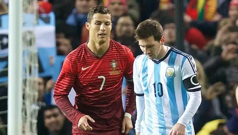 Ronaldo, Messi'yi Geride Bırakarak Tarihe Geçti!