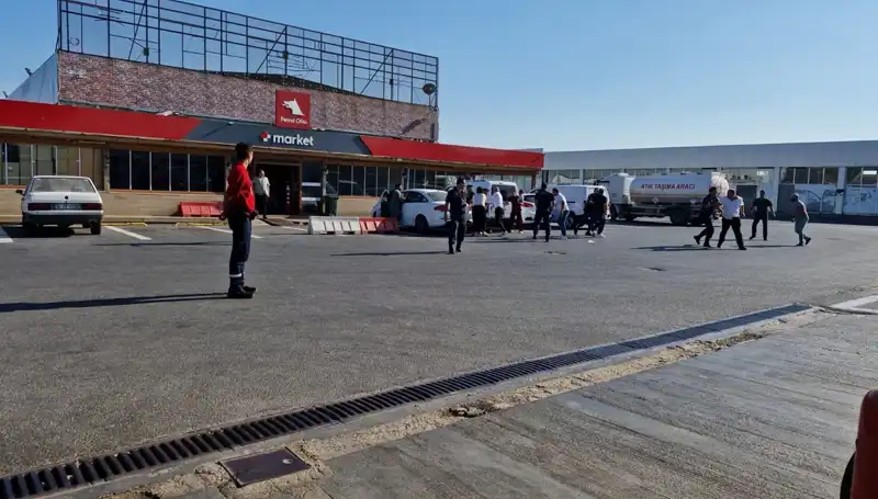 İki Aile Arasında Patlak Veren Omuz Atma Kavgası Akaryakıt İstasyonunu Karıştırdı