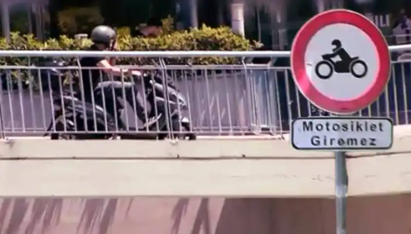 Üst Geçitlerin Motokuryeler Tarafından İşgali: Güvenliğimiz Tehlikede mi?
