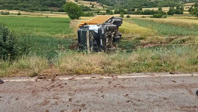 Tokat'ta Kamyon Devrildi: Şoförün Acı Sonu ve Kazanın Detayları