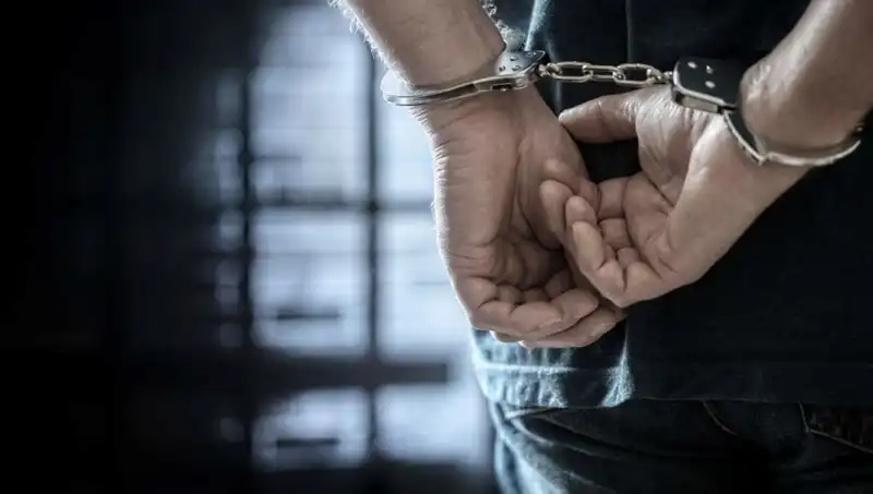 Bıçakla Öldürmeye Müebbet Hapis Cezası: Adalet Tezahürü mü?
