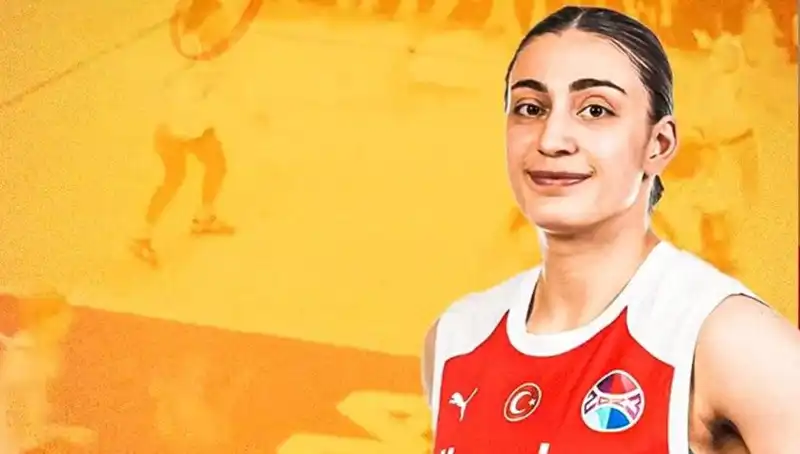 Galatasaray, Üç Yıldızıyla Sözleşme Uzattı: Taraftarını Sevindiren Gelişme