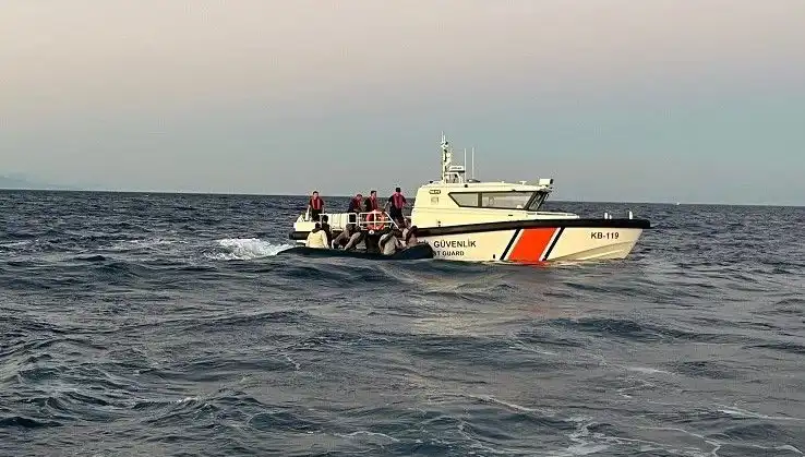 Ayvacık'ta Göçmen Kaçakçılığı: 17 Göçmen Yakalandı