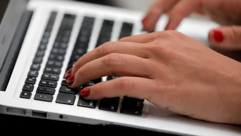 Laptop Mikrofonlarında Gizli Tehlike: Kapalı Durumda Bile Dinleme İhtimali