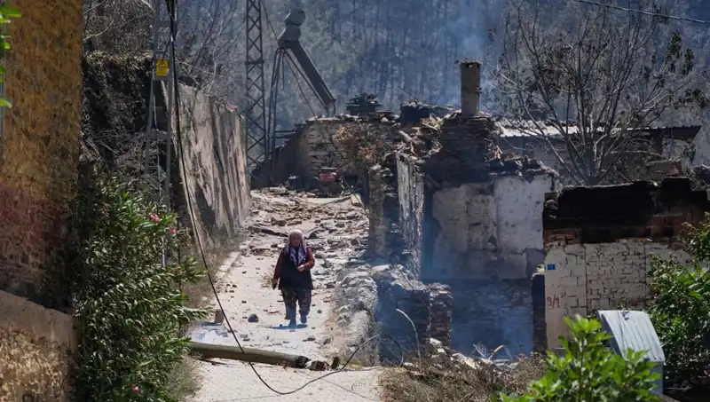 İzmir ve Bilecik'te Yangın felaketi: 415 Bina Kül Oldu!