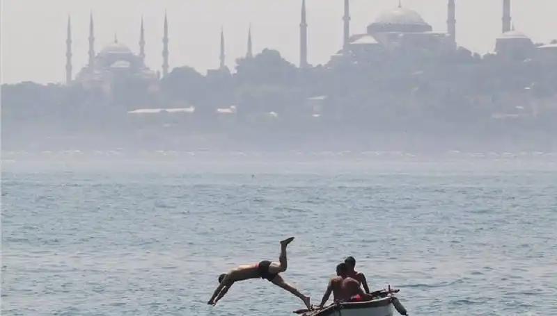 Aşırı Sıcaklar Geliyor: 44 Derecelik Rekor Sıcaklıklar Bekleniyor