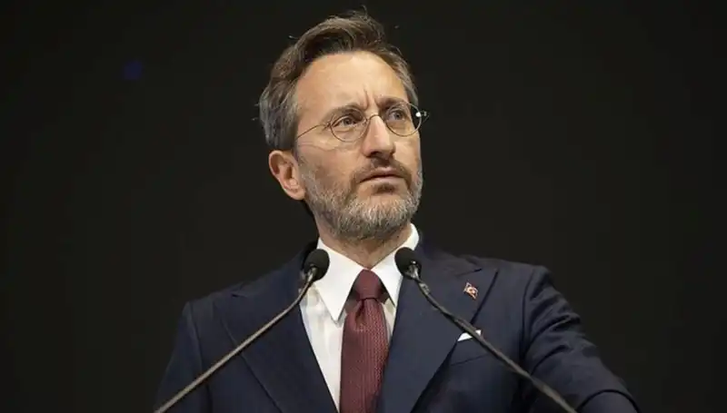 Fahrettin Altun'dan Özgür Özel'e Sert Yanıt: Siyasi Eleştiriler Yanlış!