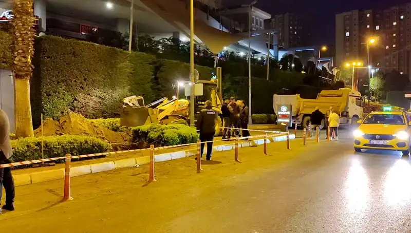 AVM Girişinde Doğalgaz Kaçağı Panik Yarattı: Güvenlik Önlemleri Artırıldı